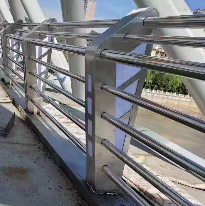 20220412151143194319 不锈钢桥梁护栏