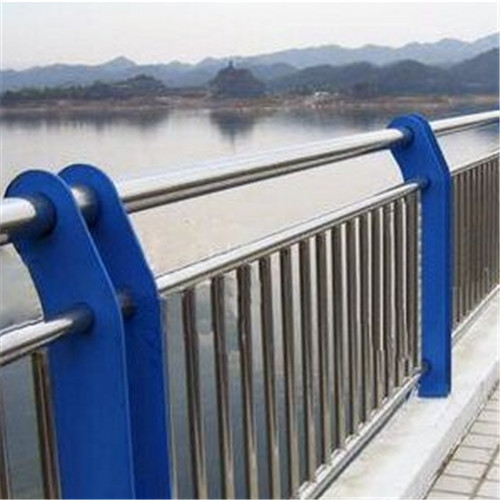 20220731110495579557 不锈钢复合管护栏